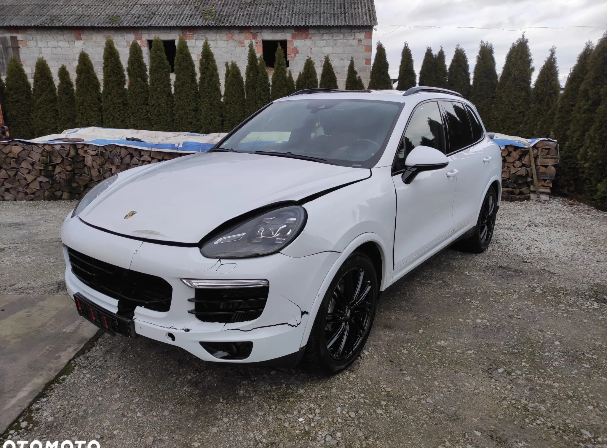 Porsche Cayenne cena 127800 przebieg: 127000, rok produkcji 2017 z Kańczuga małe 232